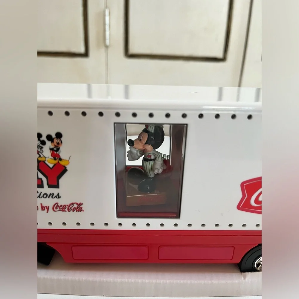 Coca-cola 2004 Tour Carrier Semi truck w/Mickey Statue SEMI 75th Anniversary
